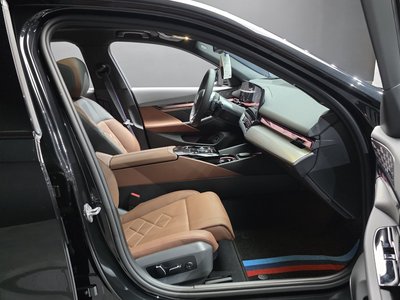 2025 BMW 5 SERIES thumbnail 17