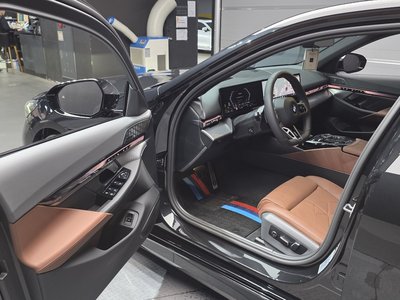 2025 BMW 5 SERIES thumbnail 13