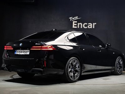 2025 BMW 5 SERIES 照片 3