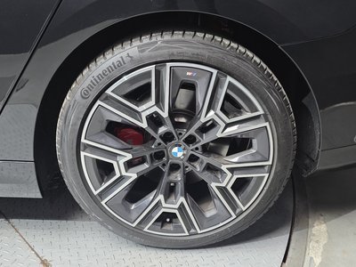 2025 BMW 5 SERIES 照片 8