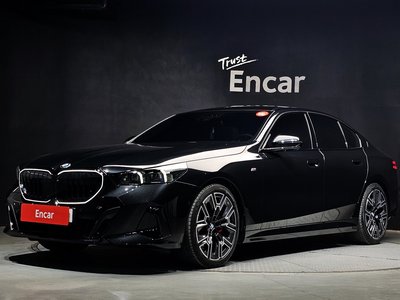 2025 BMW 5 SERIES 照片 1