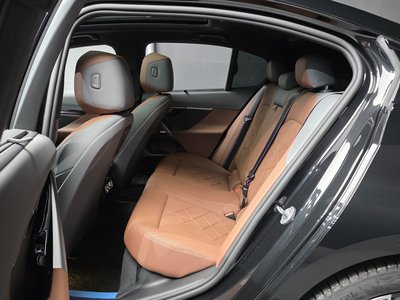 2025 BMW 5 SERIES thumbnail 18