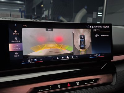 2025 BMW 5 SERIES thumbnail 21