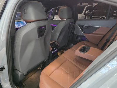 2025 BMW 5 SERIES 缩略图 12