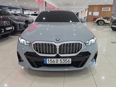2025 BMW 5 SERIES — фото 2