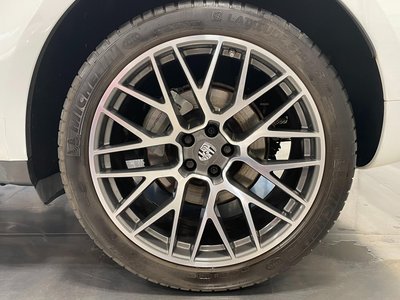 PORSCHE MACAN - 8