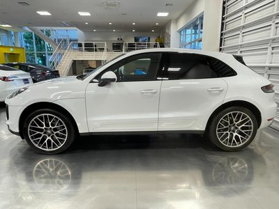 PORSCHE MACAN - 4