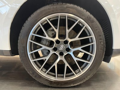PORSCHE MACAN - 5