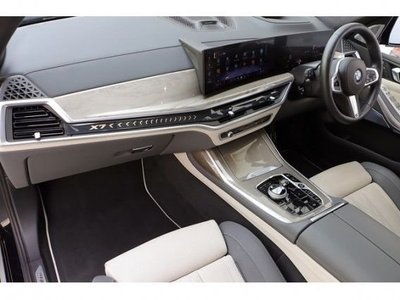BMW X7 - 7