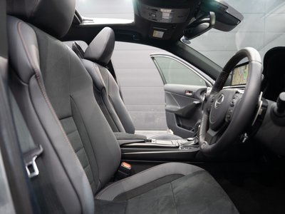 صورة مصغرة 39 لـ 2023 Lexus IS