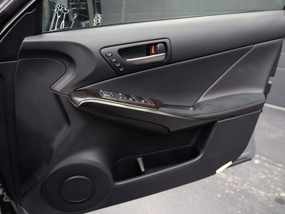 صورة مصغرة 40 لـ 2023 Lexus IS