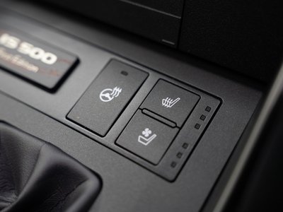 صورة 9 لـ 2023 Lexus IS