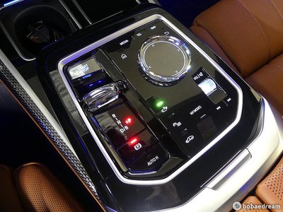 BMW I7 - 9