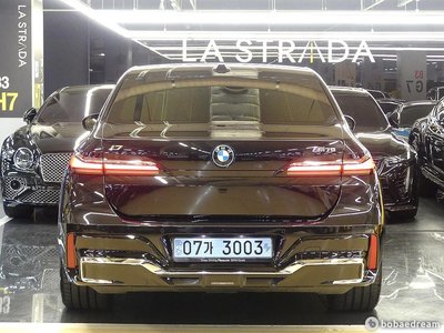 BMW I7 - 4