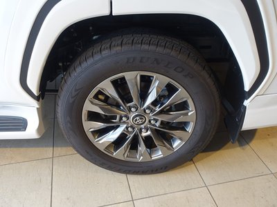 صورة مصغرة 32 لـ 2024 Toyota LAND CRUISER 300