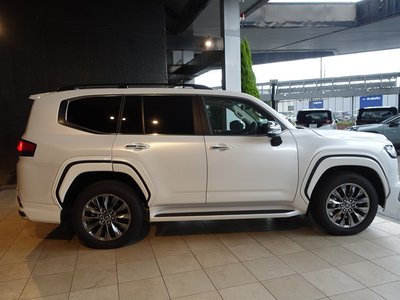 TOYOTA LAND CRUISER 300 - 6
