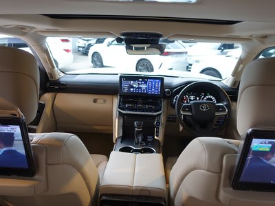 صورة مصغرة 62 لـ 2024 Toyota LAND CRUISER 300