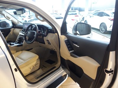 صورة مصغرة 49 لـ 2024 Toyota LAND CRUISER 300