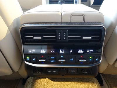 صورة مصغرة 66 لـ 2024 Toyota LAND CRUISER 300