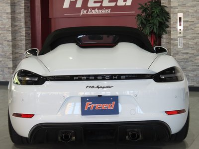 PORSCHE 718 SPYDER - 9