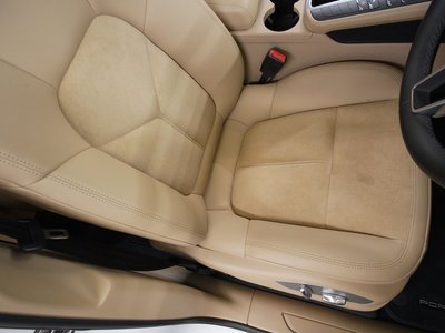 PORSCHE MACAN - 9