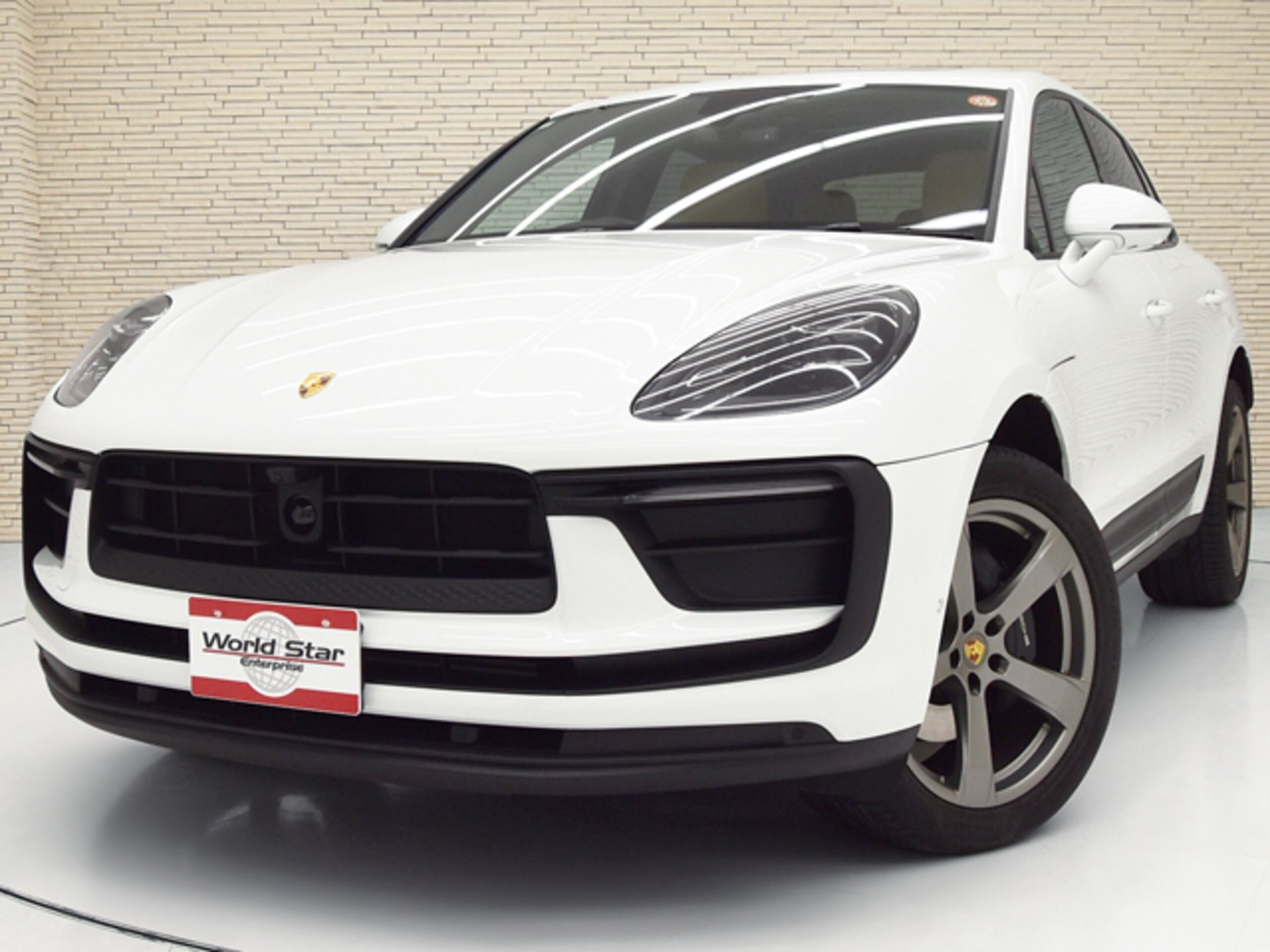 PORSCHE MACAN - View 1