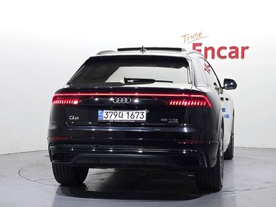 AUDI Q8 - 3