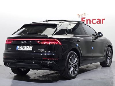 AUDI Q8 - 4