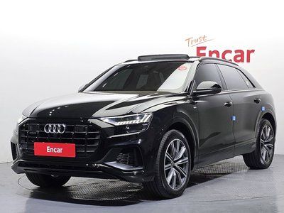 AUDI Q8 - 1