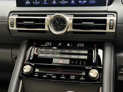 2022 Lexus IS — миниатюра 16