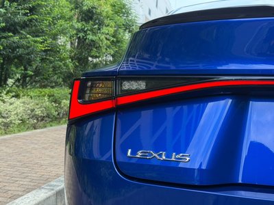 2022 Lexus IS — миниатюра 36