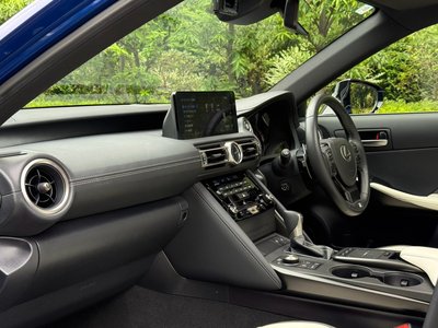 2022 Lexus IS — миниатюра 25