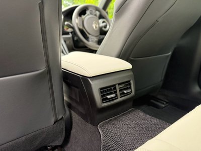 2022 Lexus IS — миниатюра 32