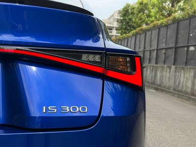 2022 Lexus IS — миниатюра 35
