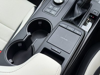 2022 Lexus IS — миниатюра 18