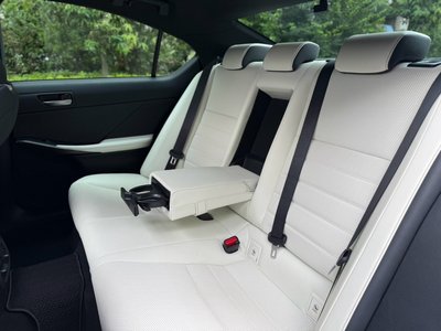 2022 Lexus IS — миниатюра 31