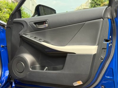 2022 Lexus IS — миниатюра 21