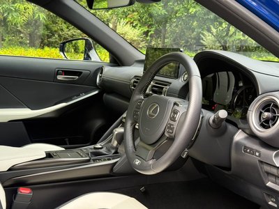 2022 Lexus IS — миниатюра 22