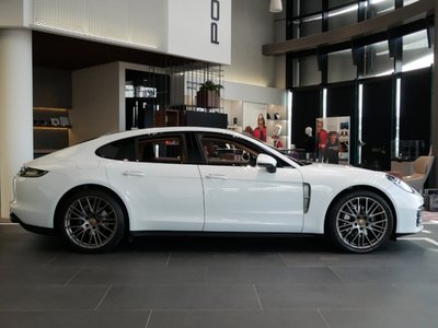 PORSCHE PANAMERA - 3