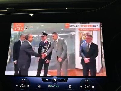 MERCEDES-BENZ EQE - 7