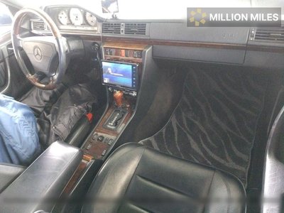 MERCEDES-BENZ E-CLASS - 3