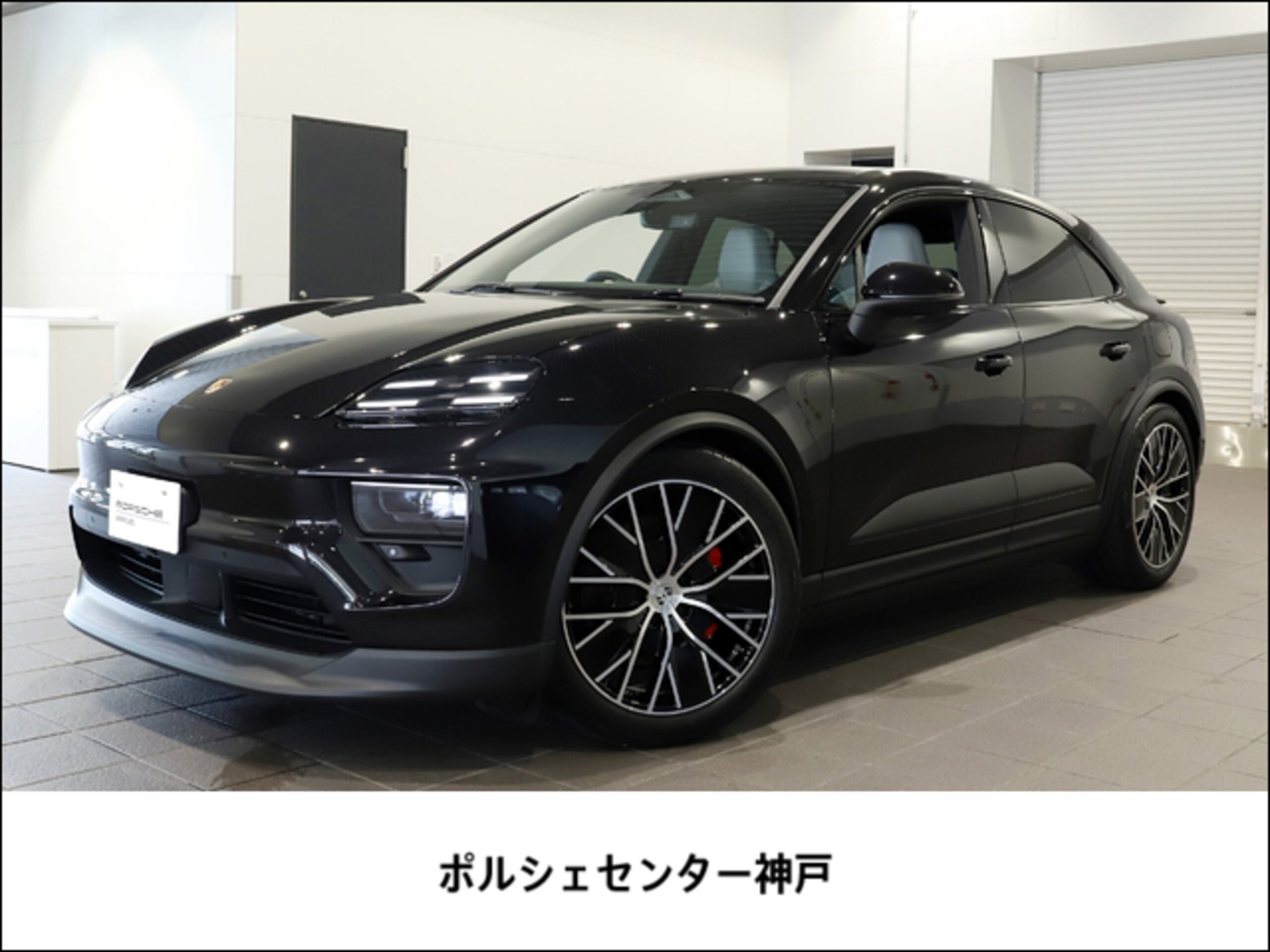 PORSCHE MACAN - View 1
