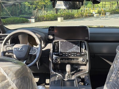 صورة 10 لـ 2025 Lexus LX