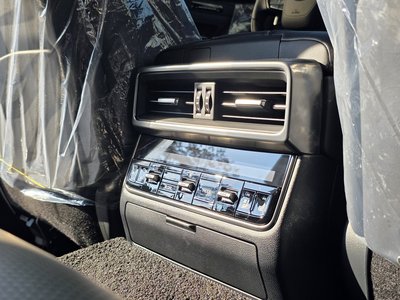 صورة 9 لـ 2025 Lexus LX