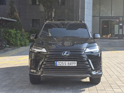 صورة 4 لـ 2025 Lexus LX