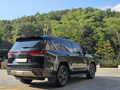 صورة 2 لـ 2025 Lexus LX