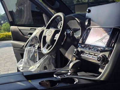 2025 Lexus LX — миниатюра 12