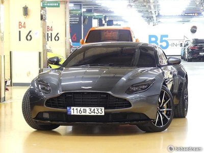 ASTON MARTIN DB11