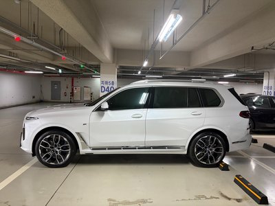 BMW X7 - 7
