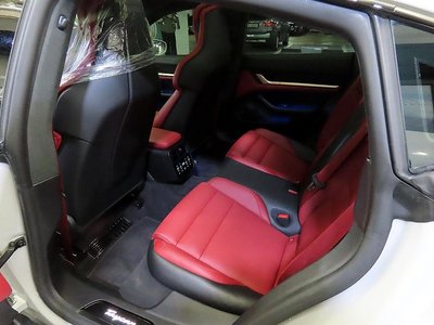 صورة مصغرة 11 لـ 2024 Porsche TAYCAN